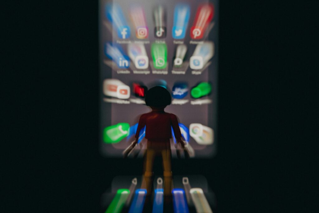 florian schmetz UAwNxfXESDY unsplash